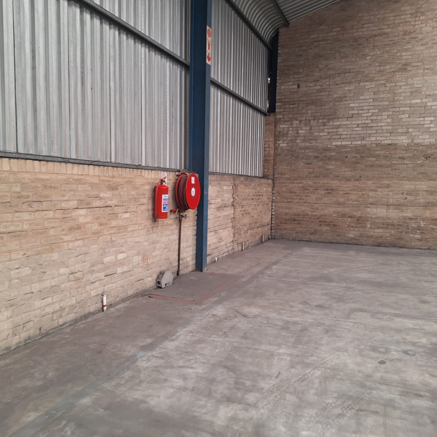 To Let Commercial Property for Rent in De Almeida Western Cape